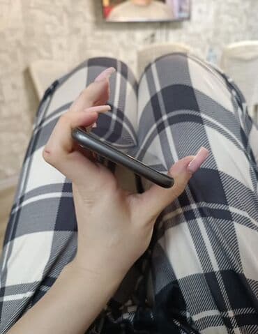 Apple iPhone: IPhone 11, 64 GB, Qara, Face ID — 6