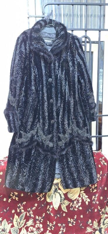 qunduzdan qadın şubaları: Qara rəngdə qadın xəz paltosu - Klassik dizaynlı, dizə qədər uzunluq — 2