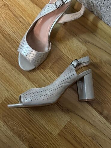 бежевые босоножки на тракторной подошве: Размер: 39, цвет - Бежевый, Б/у — 2