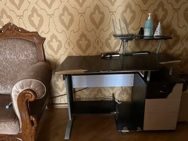 купить стол для компьютера: Kompüter masası, İşlənmiş, Açılmayan, Laminat, Künc masa — 1