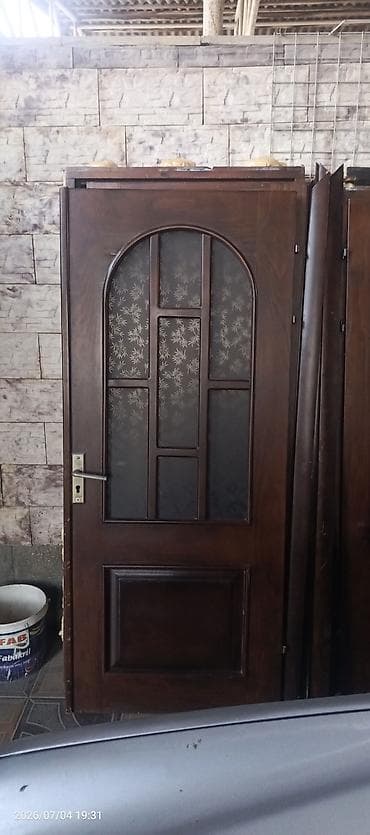 qapi avropa: Otaq qapıları – tünd qəhvəyi rəngdə, klassik üslub. - Material: ağac — 1