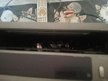 Sony VHS videomaqnitofon - Marka/model: Sony (Multi System VHS Video