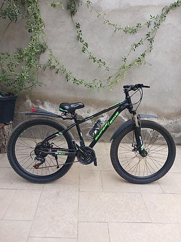 velosipedler: Qara-yaşıl rəngdə dağ tipli velosiped. Çərçivə üzərində “SUPER BIKE” — 1