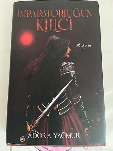 Adora Yağmur tərəfindən yazılmış "İmperatorluğun Qılıncı" seriyasının