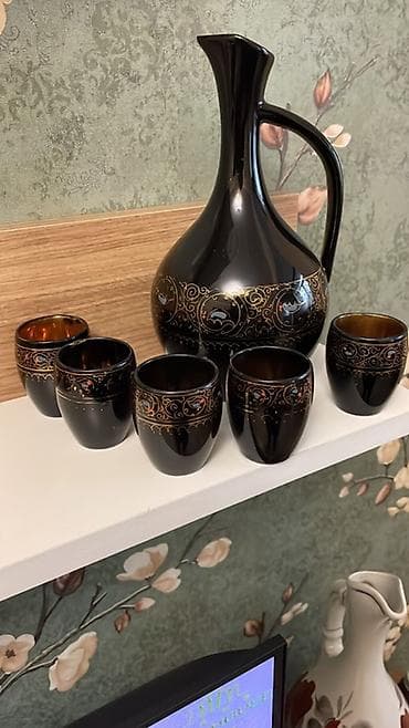 nar sixan satilir: Qara şüşədən dekorativ sürahi və stəkan dəsti - Tərkib: 1 ədəd sürahi — 1