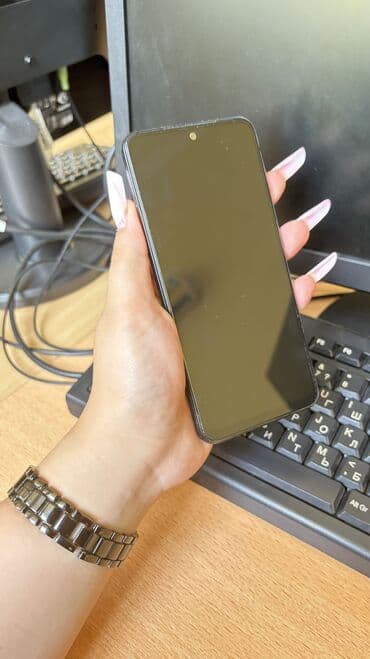 Redmi: Redmi note 11 64gb Ideal veziyyetde hecbir problem yoxdur yeni