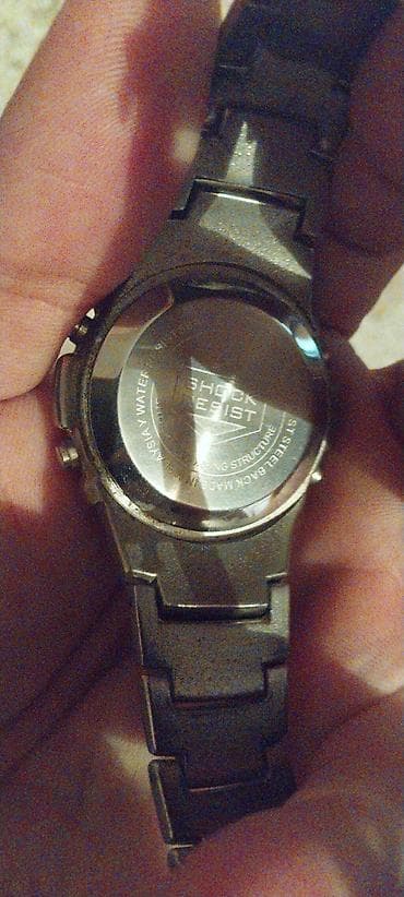 saatlar: Casio G‑Shock rəqəmsal qol saatı - Korpus və qayış: metal — 5