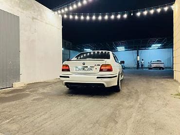 bmw gs: BMW 5 Series E39 sedan - Korpus: ağ rəngli, 4 qapılı sedan - Optika — 4