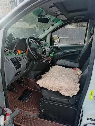 mini canqan: Mercedes-Benz Vito 111 CDI, ağ rəng, dizel miniven. Xüsusiyyətlər: - — 7