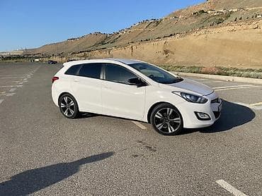 larzon disk: Hyundai i30 Wagon – ağ rəngli, universal kuzov. Əsas xüsusiyyətlər: - — 4
