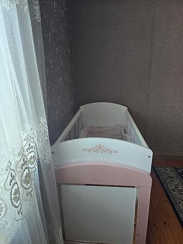 Beşiklər: Qız üçün, Dördbucaq, Beşik, Dəst ilə, Matrassız, Yellənmə mexanizmsiz — 1