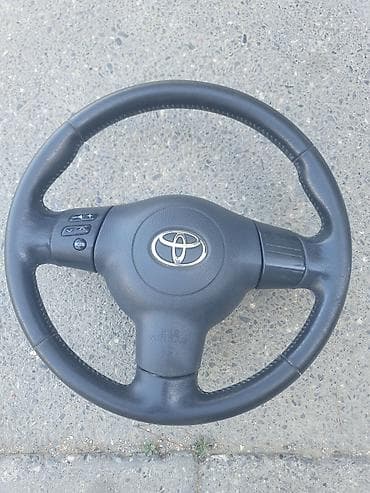Toyota sükan çarxı - Orijinal Toyota sükanı, üzərində Toyota loqosu -