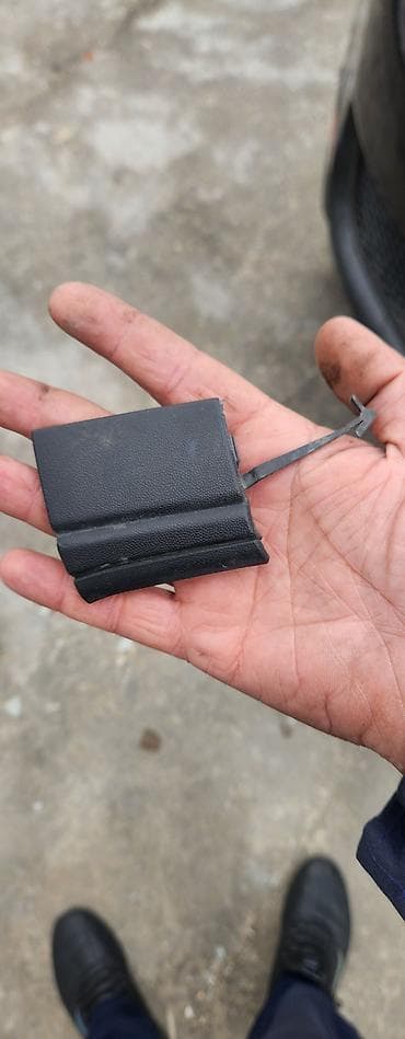 avtokresloya qoşqu: Touaregin qabaq buferin qosqu yerinin qapagi.Sol teref. 20 AZN — 1