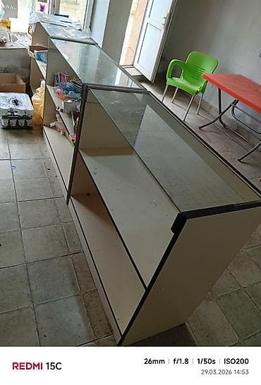 pos terminal: Mağaza vitrini və kassakurşağı tipli şüşəli stendlər 3 ədəddir 1 — 2