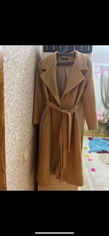 Bej rəngdə uzun trenç/palto - Kəmərli model: eyni materialdan bağlama