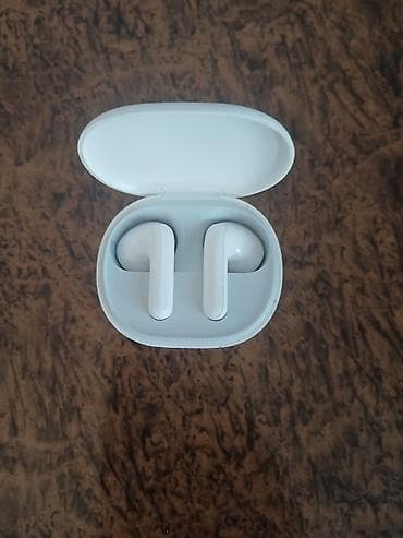 bluetooth qulaqciqlar: Məhsul dəsti: simsiz qulaqcıq və Samsung sürətli şarj adapteri + USB-C — 2