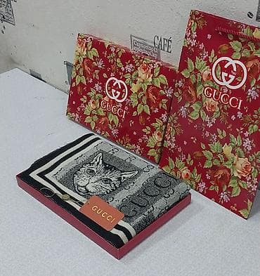 hicab paltar: Gucci Qadın şərfi – boz-qara tonlarda, monoxrom dizayn. - Üzərində GG — 6