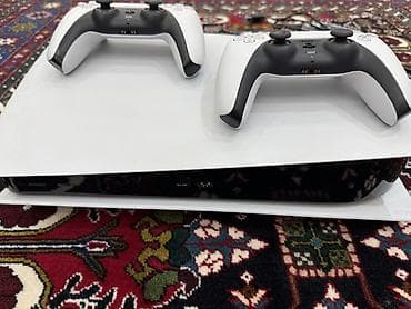 playstation dört: Playstation 5(825 gb) İdeal vəziyyətdədir Üstündə iki ədəd original — 2