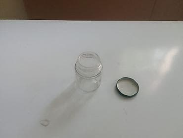 Şüşə balaca banka – qapaqlı - Material: şəffaf şüşə - Həcm: təxminən