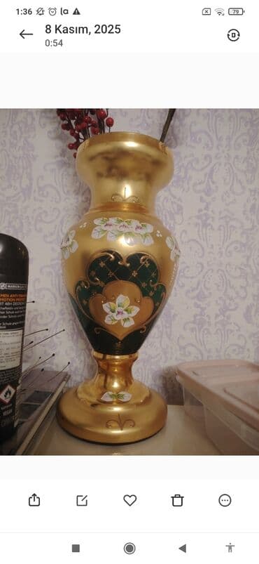 dehliz guzgusu: Bir vaza — 1