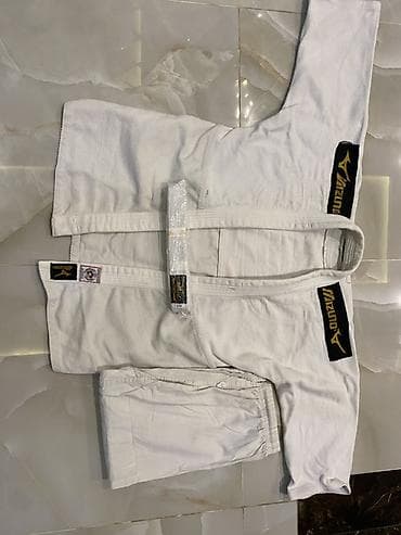 Mizuno cüdo kimono dəsti 1ay islenb usag cixb deye satilir kemer