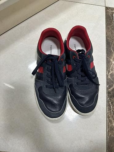krosofka: Tommy Hilfiger kişi krossovkası - Rəng: tünd göy üst hissə, qırmızı — 2
