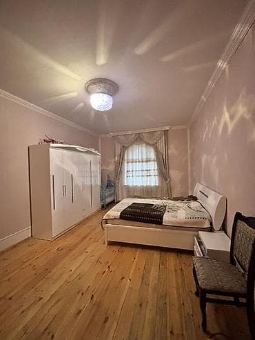 Qarajlar: Satılır: həyəti və qaraj/saxlama sahəsi olan geniş mənzil/ev - Ümumi — 4