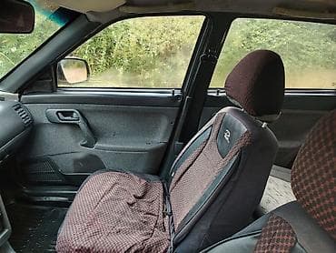 moskvich 2715: Vaz 2112 hatchback – 5 qapılı, gümüşü rəng. Kompakt və praktik kuzov — 4