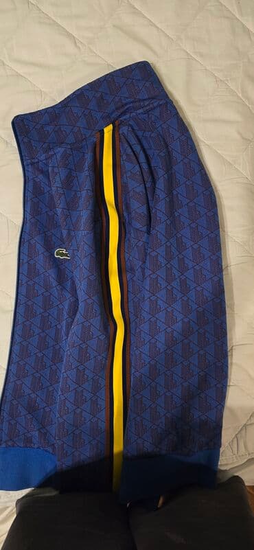 Lacoste kişi idman gödəkcəsi - Rəng: göy (geometrik naxışlı all-over