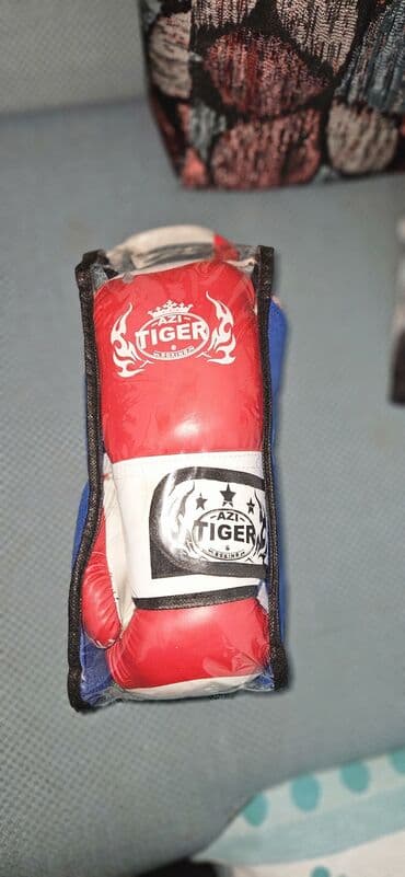 Azi Tiger boks əlcəkləri. - Model: Azi Tiger Boxing, üzərində
