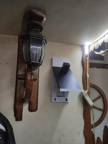 lovhə ayaqlı: Moto dəbilqə və motosiklet geyimi üçün divar asqısı - Üst hissədə — 1