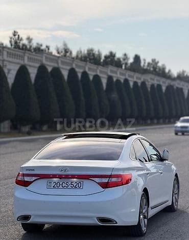 e39 radiator: Hyundai Grandeur (Azera) – ağ rəng, sedan, geniş və komfortlu salon — 9