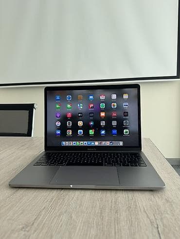 Apple MacBook, 13.3 ", Apple M1, 256 GB