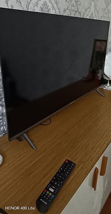 Smart TV – YAUBER (AI AOS sistemli) - Ekran: təxminən 43 düym, nazik