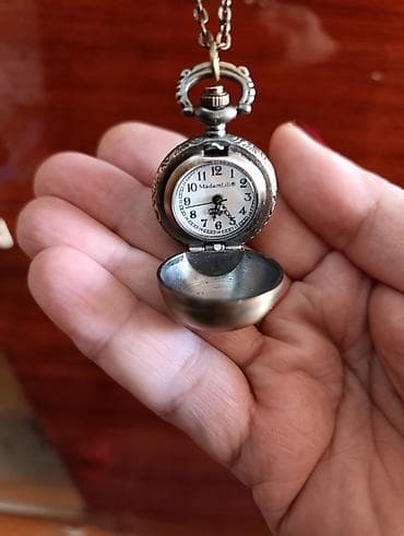 versace qizil boyunbagi: Qədim Boyunbağı sepli saat 
işləkdir istifadə edilmədiyi üçün satılır — 1