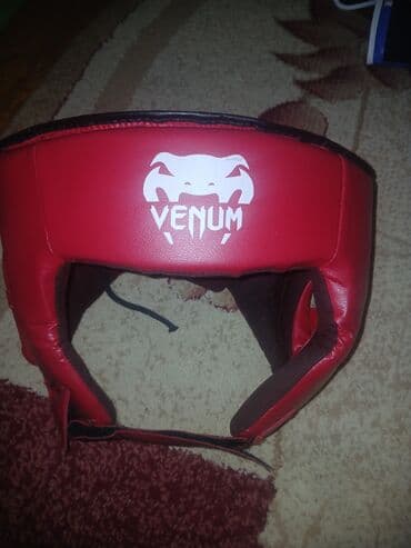 Venum markalı boks/kikboks başlığı - Rəng: qırmızı, ağ Venum loqosu -