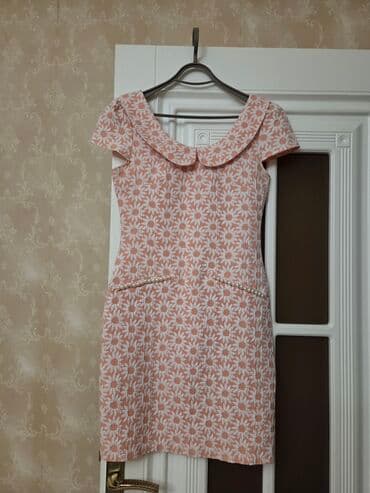 Çiçək naxışlı qısa don - Rəng: Şaftalı tonlarında, üzərində ağ