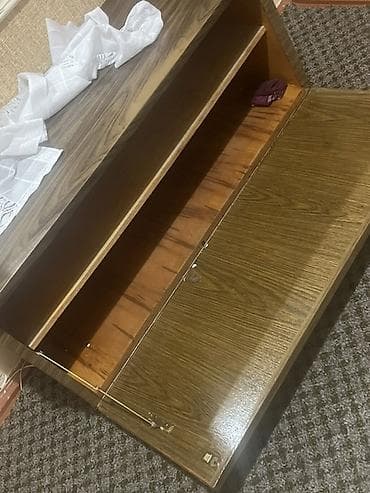 Düz TV altlığı, Polkalı, Laminat