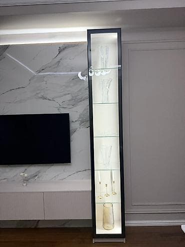 Şüşəli dolab vitrini