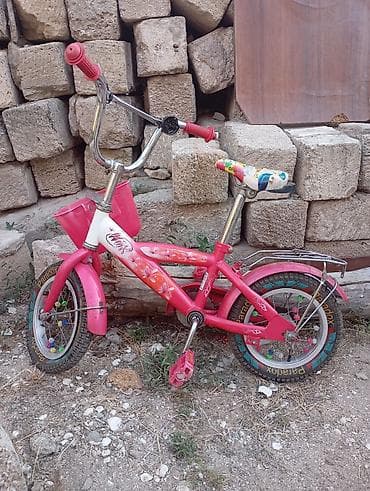 Winx dizaynlı, çəhrayı rəngdə uşaq velosipedi. Velosipeddə kiçik — 1