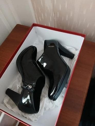 Tuflilər: İtalia.Milan.
6113 € alınıb. 
38,(R)

Təbii,Dəri — 3