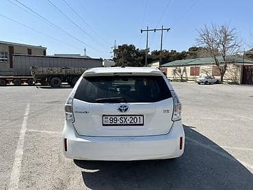 Toyota Prius: 1.8 l | 2011 il Universal