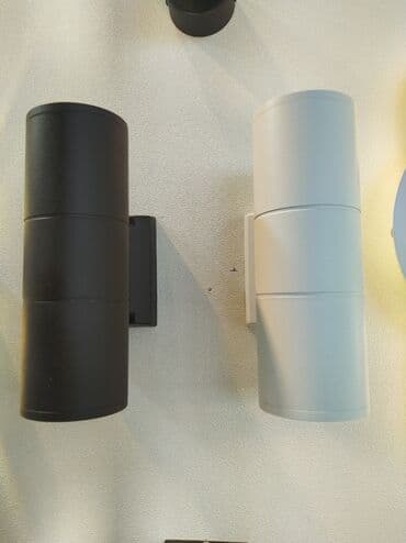 Silindr formalı, qara və ağ rəngdə divar lampaları. Yığcam dizaynı ilə