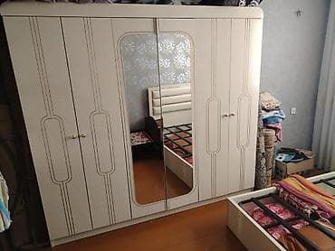 divarda kitab refi: VesileDolab ela veziyyetde. Sex mali deyil.Qiymet 250 azn Unvan — 1