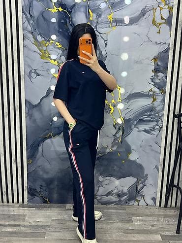 desd paltarlar: Qadın üçün iki hissəli idman dəsti - Tərkib: qısa qollu köynək + iplə — 1