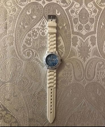 epoxy saat: Ağ rəngli uniseks qol saatı - Korpus: metal rəngli bezel ilə dairəvi — 1