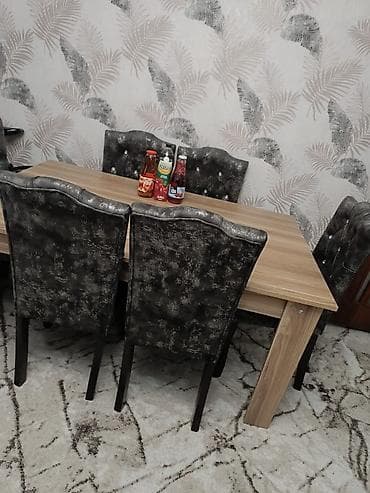 Masa ve oturacaq desti tecili olaraq satilir 280 manata.Masa acilmir — 5