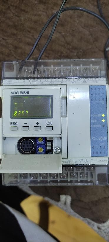 sayğac qutusu: Mitsubishi PLC – FX1S-20MR (quraşdırılmış operator modulu ilə) — 2