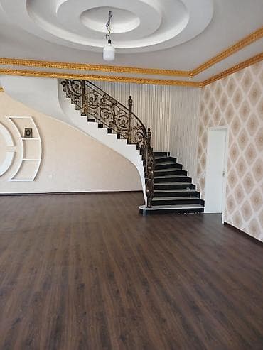 satiq evler: İki mərtəbəli, klassik sütunlu fasadlı geniş fərdi yaşayış evi. ev — 8