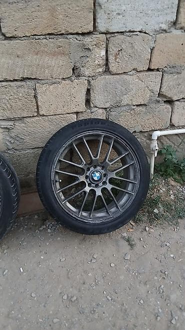 disk r16 type 1: 4 ədəd disk satılır. 4 boltlu, 17lik disklərdir. İkisi svarkalanıb — 2